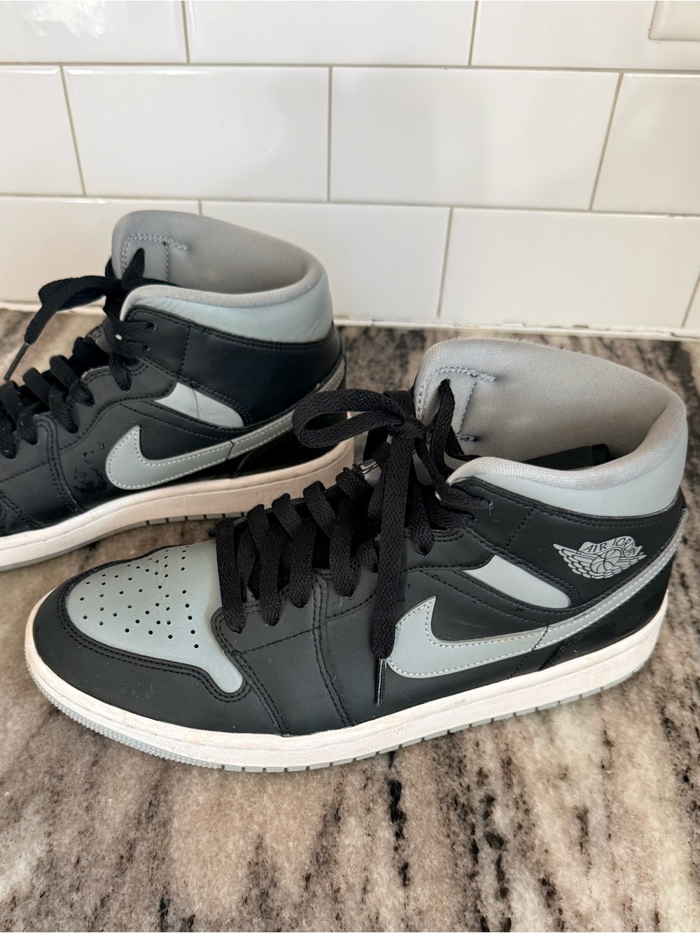 NIKE Air Jordan 1 Mid Shadow Women’s Size 10